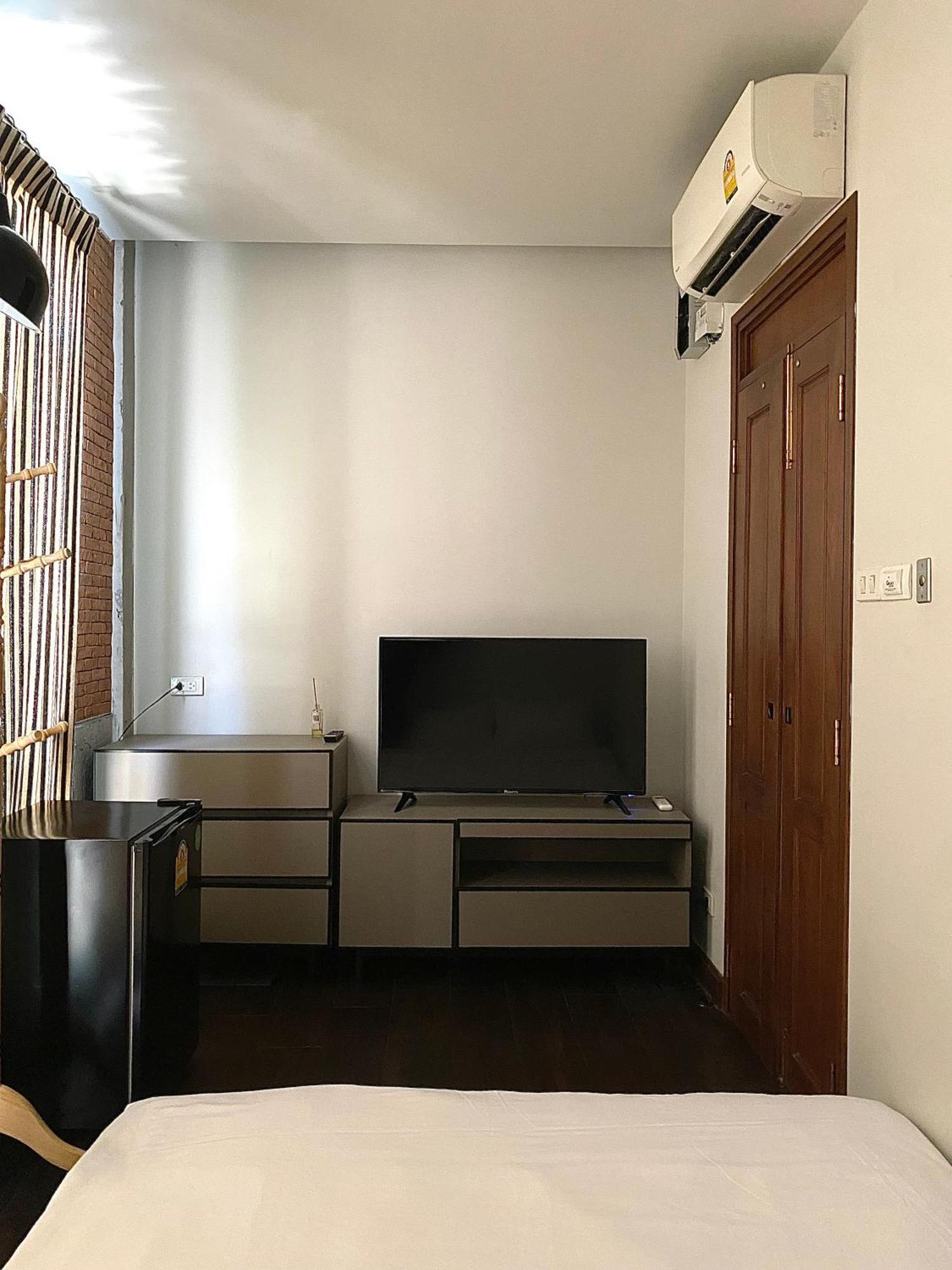 Khunluang Hostel (Adults Only) Chiang Mai Exterior photo